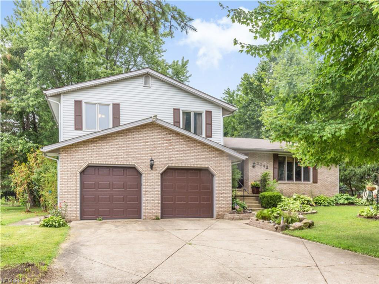 3042 Chaucer Drive Northeast, Canton