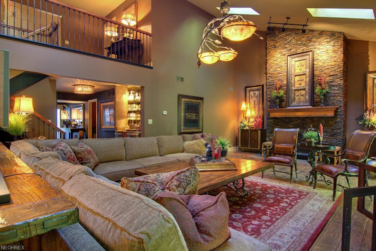 696 Hampton Ridge Drive, Akron